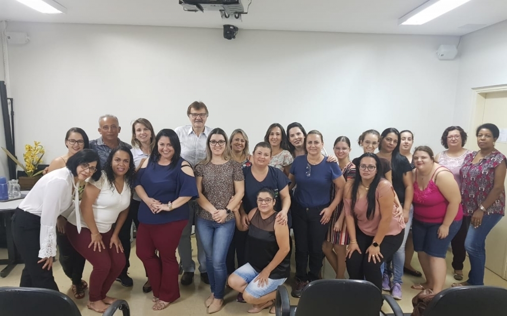 Técnicos de enfermagem e enfermeiros participaram do curso voltado à qualidade do atendimento aos pacientes
