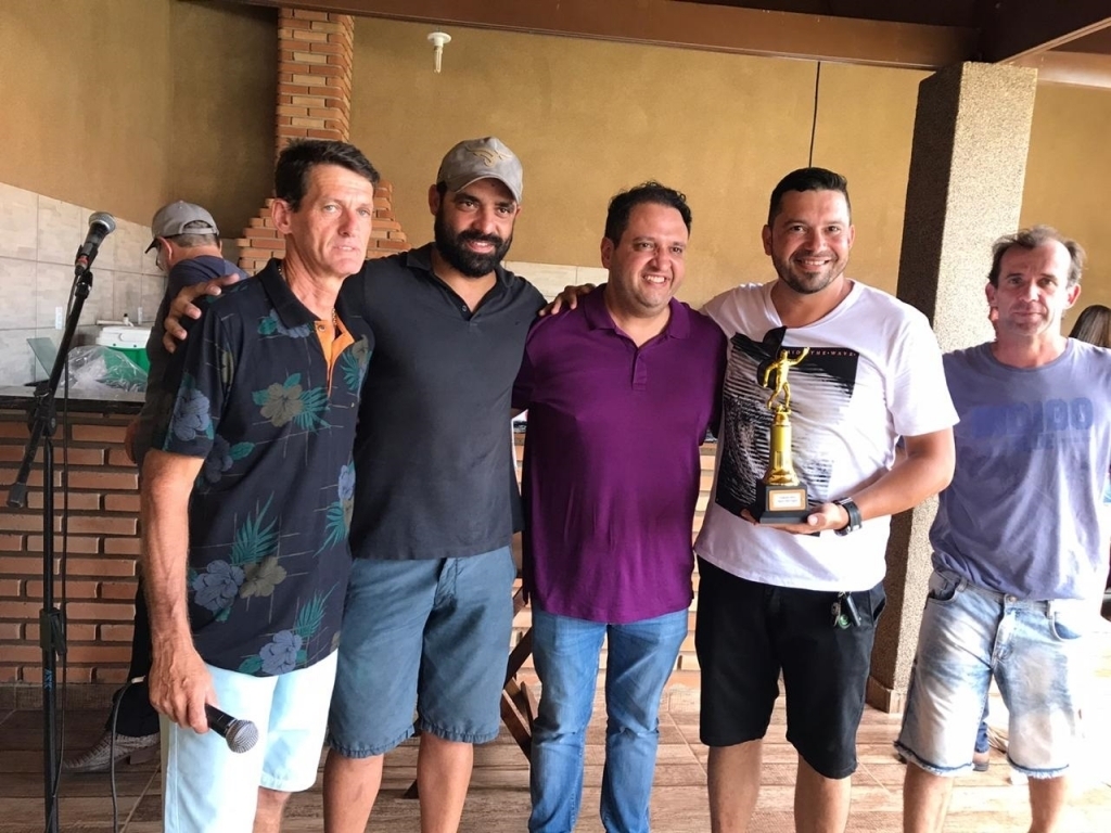 Respectivamente, Ivair Bologna, o Cuca ao lado do atleta Vandinho, que recebeu o troféu como o gol mais bonito do ano, entregue por sua filha, Pamela