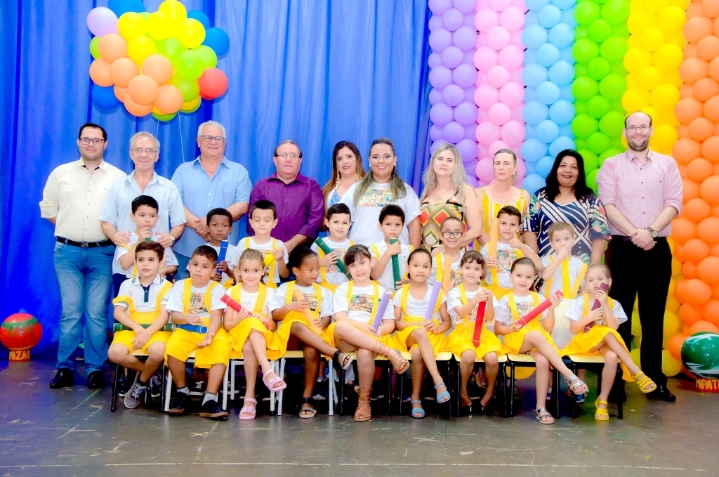 Alunos do Pré II-A, da EMEI Martha Laiz Ferrari Biason, da professora Aparecida Cristina, também foram diplomados