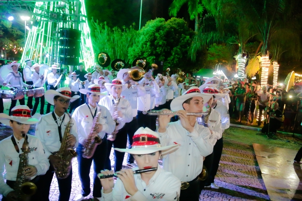 A Orquestra de Sopro e Percussão Facmol novamente encantou a população