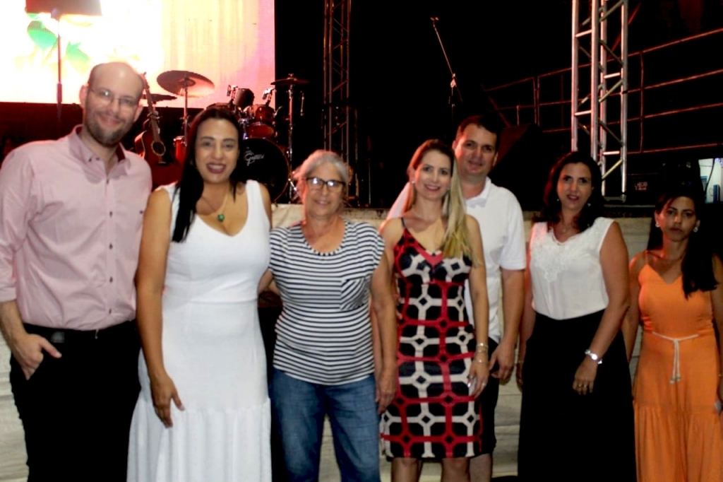 Na noite da virada também foi realizado o sorteio dos lojistas em parceria com a Associação Comercial