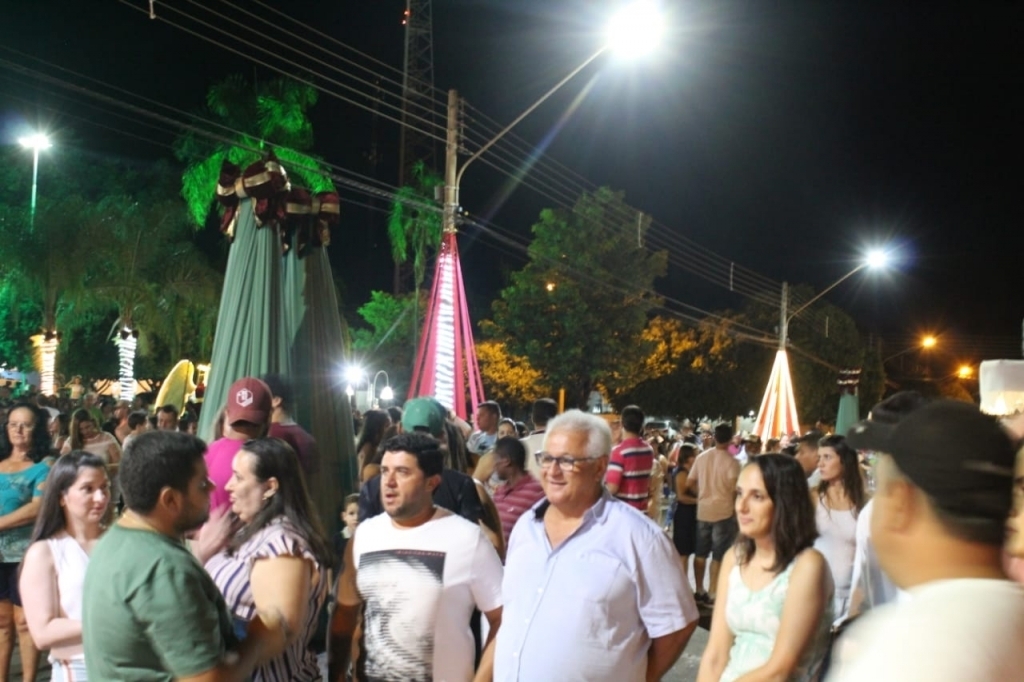 As famílias lotaram a Praça para comemorar a chegada de 2020