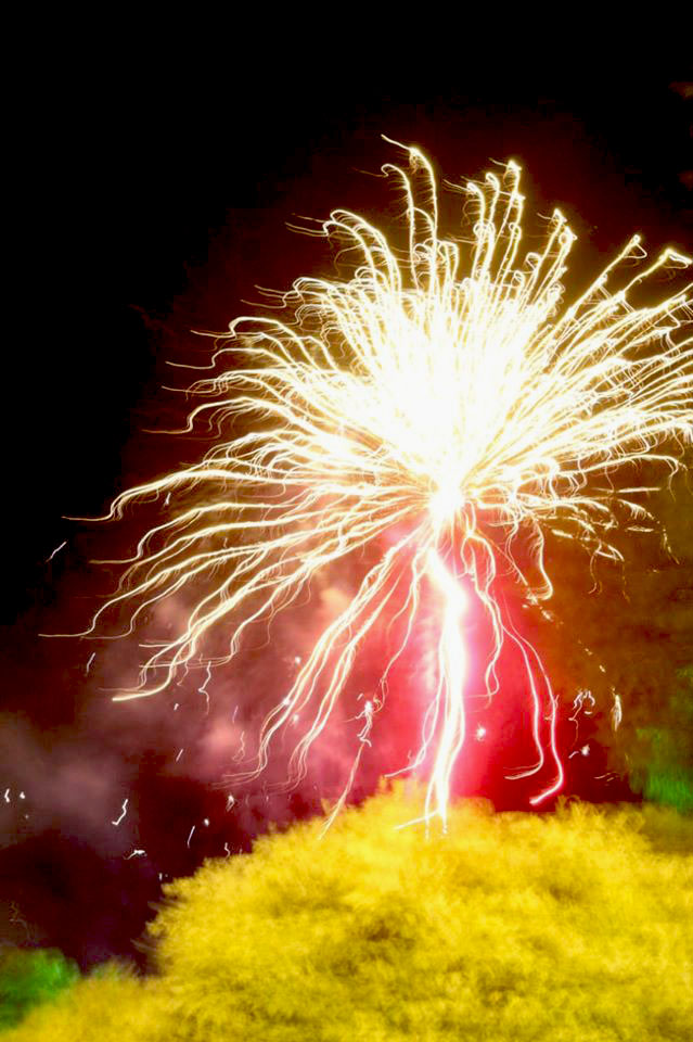 A tradicional queima de fogos anunciou a chegada do novo ano
