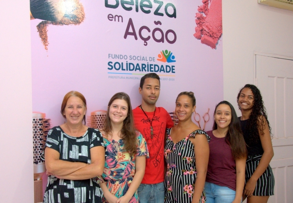 No primeiro dia de aula, as alunas se reuniram com professor Danilo Hilton, profissional do ramo