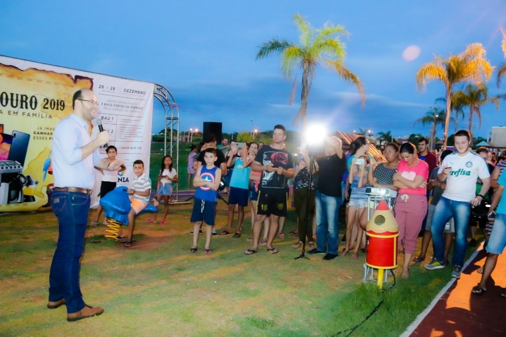 Prefeito Márcio Arjol comandou o lançamento das pistas no Loteamento Jardim São Paulo