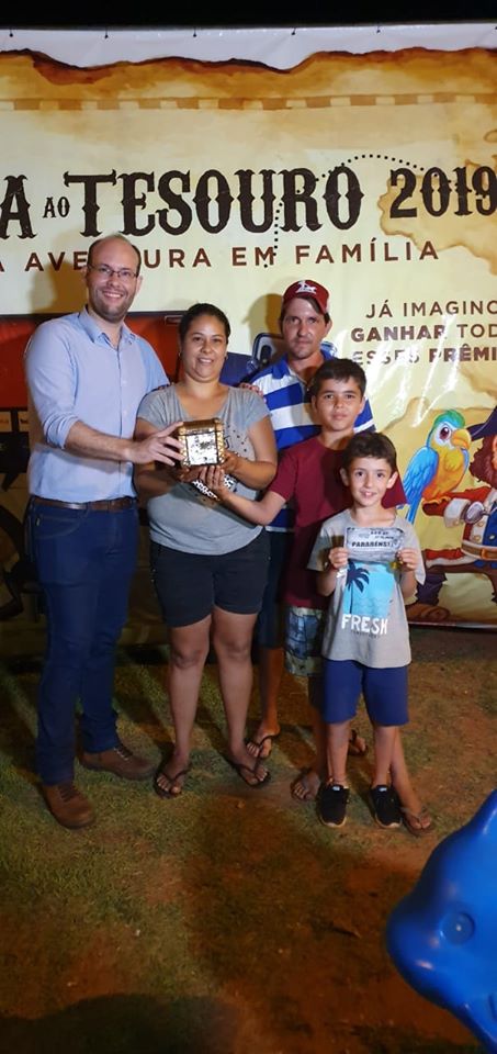 Os caçadores Carolina e Fernando encontraram o baú 02 e faturaram uma cozinha completa