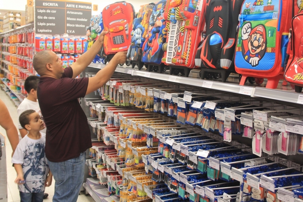 Cinco passos para gastar menos ao comprar material escolar