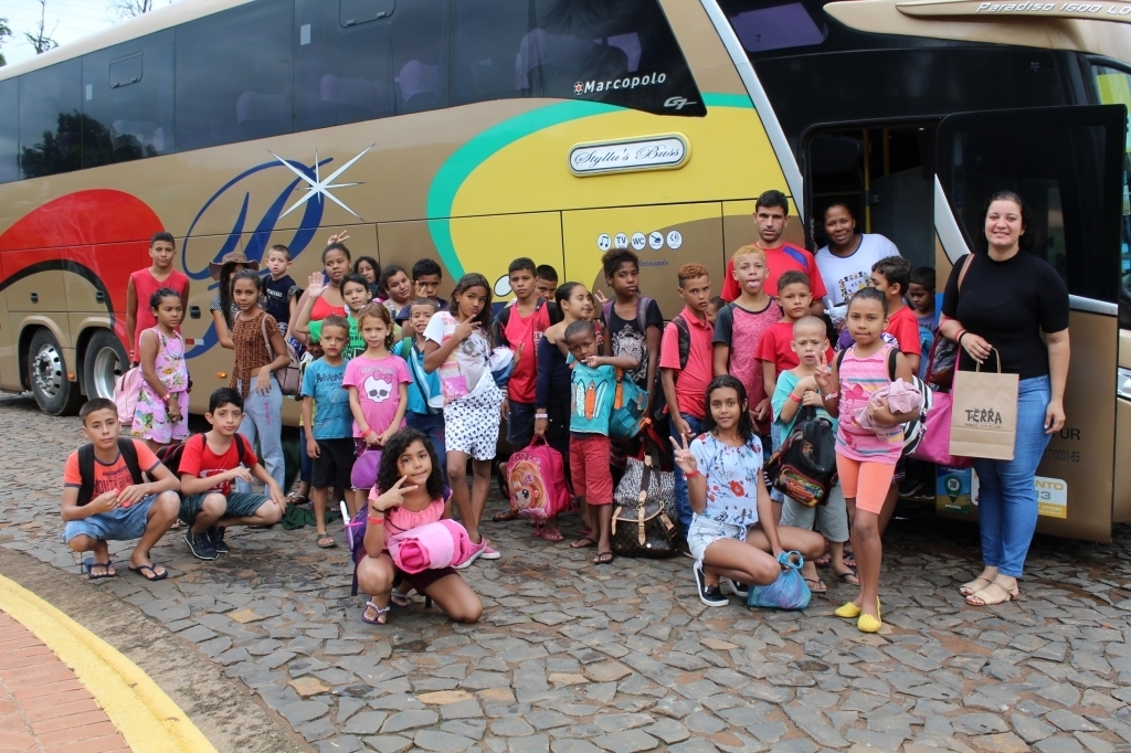 A turma se reuniu para o registro fotográfico após se divertirem o dia todo