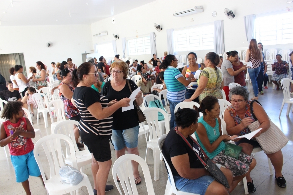 Durante a oficina, os participantes tiveram a oportunidade de participarem de uma dinâmica com questionamento sobre seus próprios ambientes familiares e de como podem evoluir