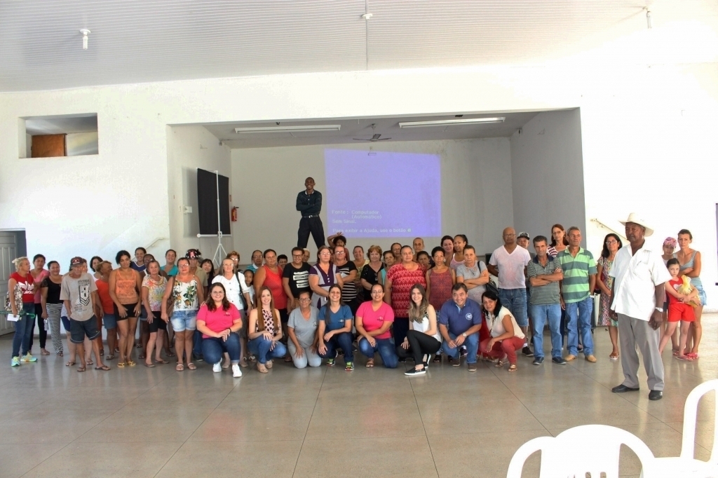 Famílias atendidas pelo CRAS participam de oficina sobre relacionamento e fortalecimento de vínculos