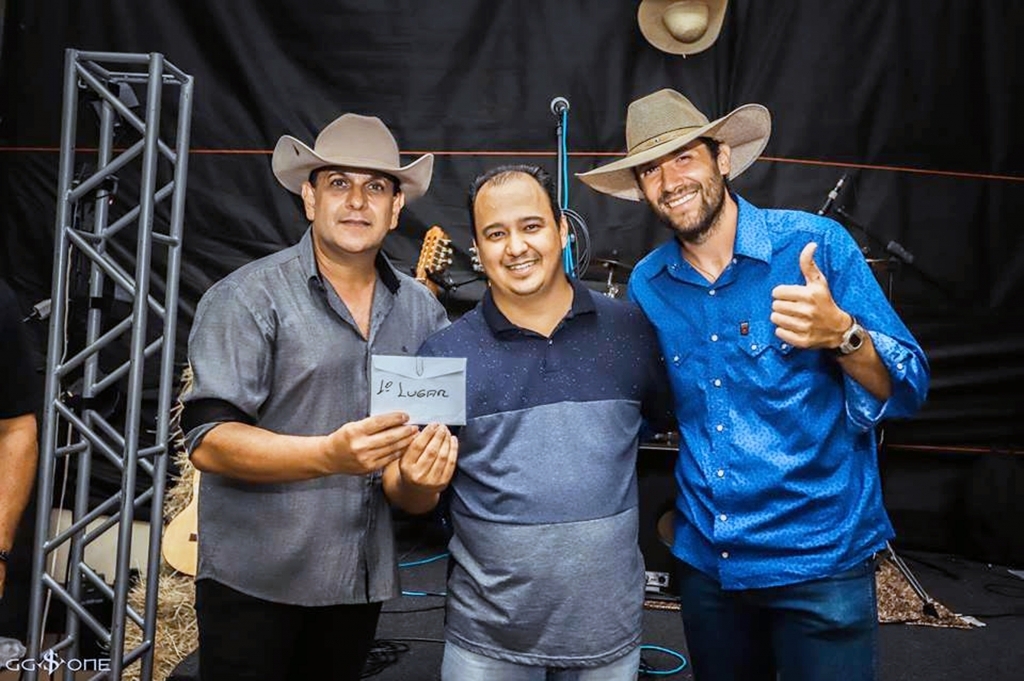 – A dupla vencedora do ano passado, Célio e Leandro irão cantar na grande final, no dia 15