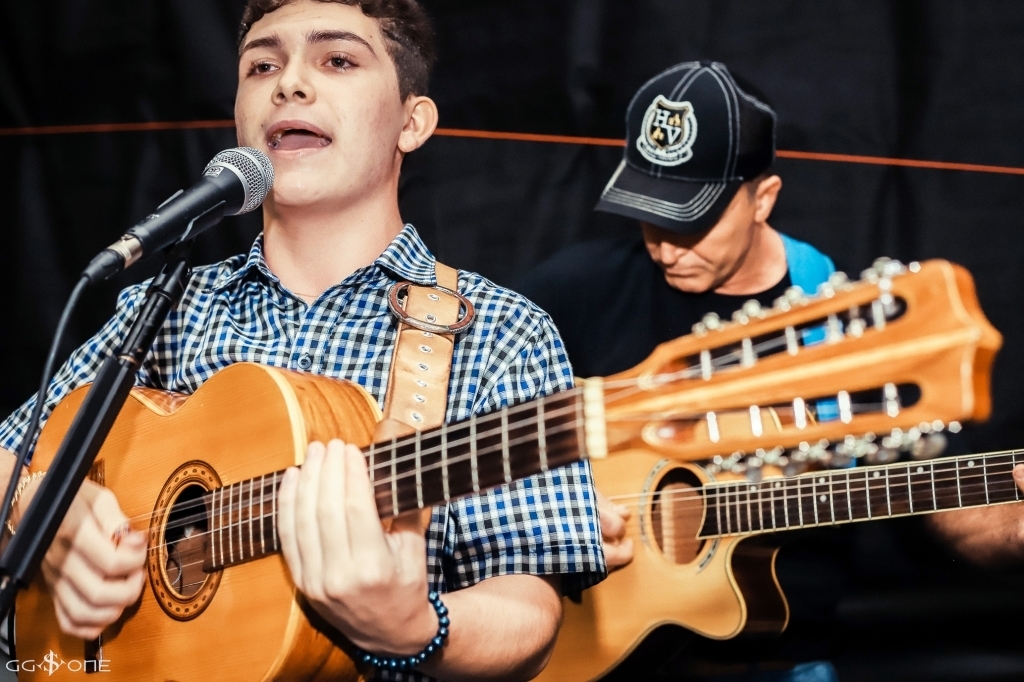 O evento promete trazer as clássicas músicas sertanejas nas vozes de novos talentos. Na foto, a dupla Anderson e Guilherme Viola, de Jales