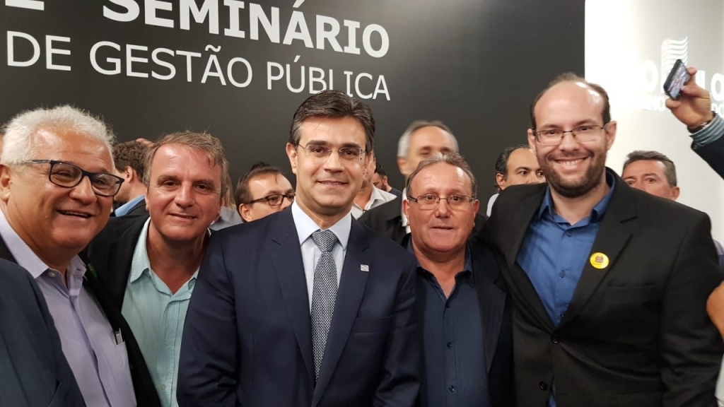 Vice-governador Rodrigo Garcia (ao centro) com o  presidente da Câmara Municipal, Amauri Pinheiro, vereador Clóvis, vice-prefeito João Pega Lebre e prefeito Márc