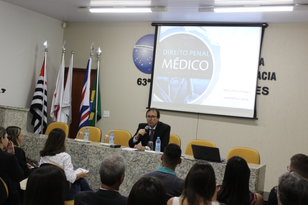 O coordenador do curso de Direito, Guilherme Soncini intermediou a vinda do professor Paulo Younes para aula na Unijales