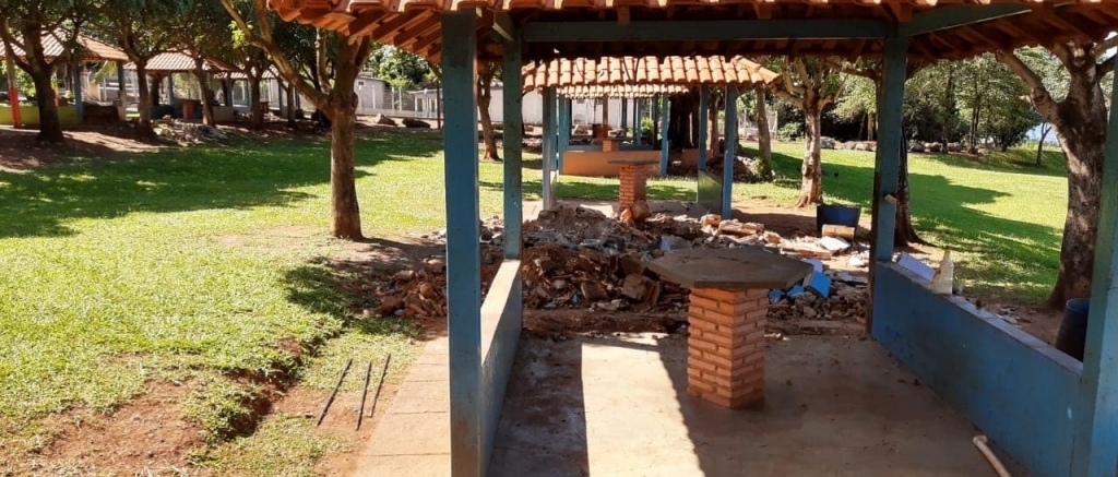 Servidores começaram a desmanchar estruturas que precisam de reparos