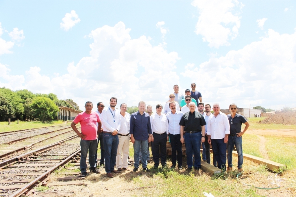 Flá, autoridades e diretores da Rumo visitam local onde viaduto deverá ser construído