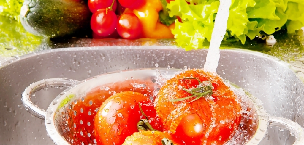 Como fazer a higienização correta de hortaliças e frutas