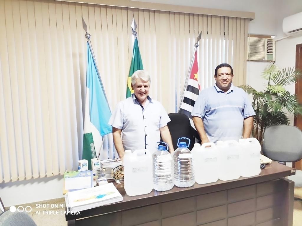Santa Albertina recebe doação de álcool 70% de farmácia da cidade