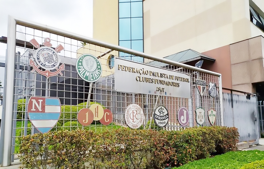 Federação Paulista e clubes decidem continuar sem data para retorno aos treinos