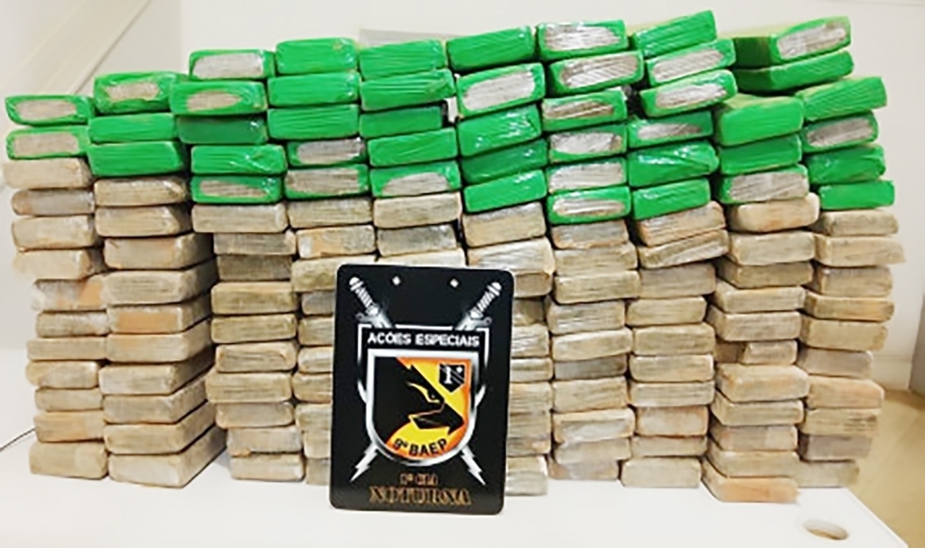 Polícia apreende 148 tijolos de maconha dentro de carro na Rodovia Washington Luís