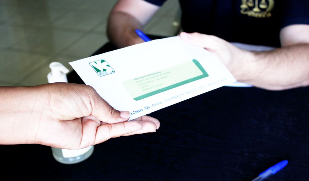 Prefeitura de Urânia realiza a entrega do Cartão Merenda em Casa