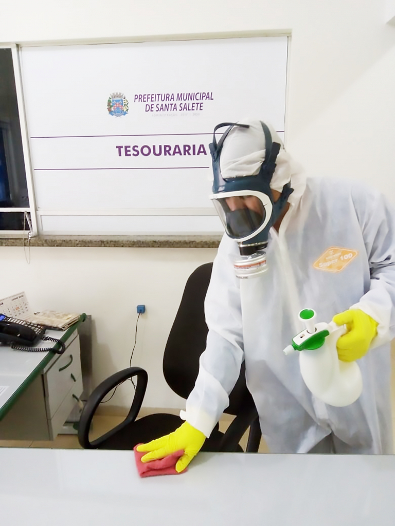 o município de Santa Salete contou com os serviços da Guizzo. Na foto, a preocupação da equipe com todo tipo de superfície