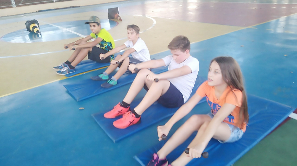 Atividades físicas fazem parte da rotina dos alunos, ensinados pela professora de Educação Física, Rosalina de Lázaro, também ganhadora do prêmio em 2018 pela escola José dos Santos, em Aspásia com o projeto “Comer, correr e saltar, é só começar”
