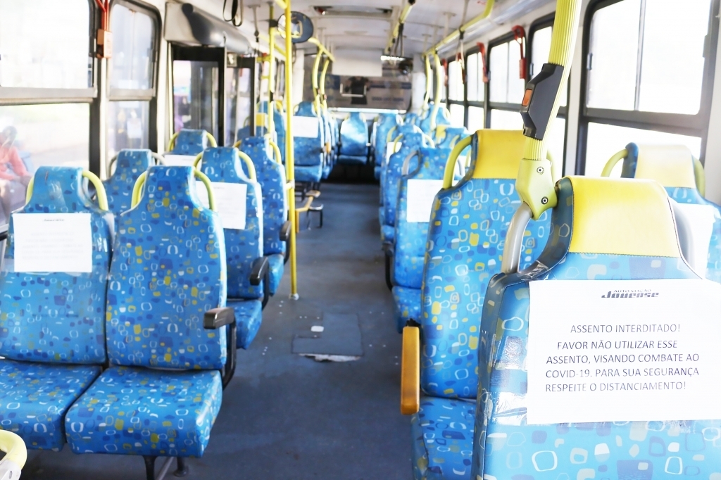 Marcação de assentos para manter distanciamento dentro dos ônibus