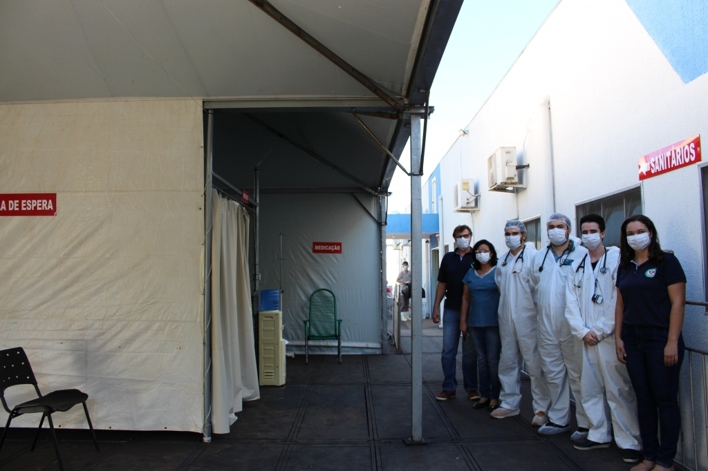 A segunda tenda está fazendo o atendimento da síndrome gripal