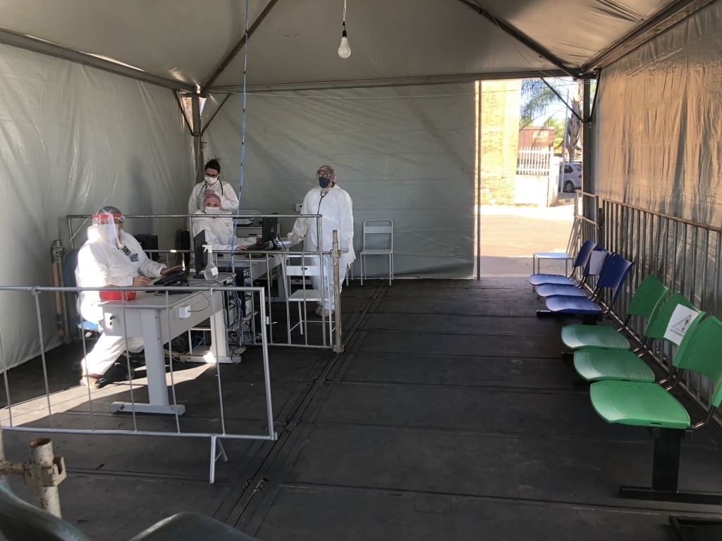 A triagem do paciente será feita na primeira tenda, onde os profissionais irão fazer questionamentos sobre os sintomas percebidos