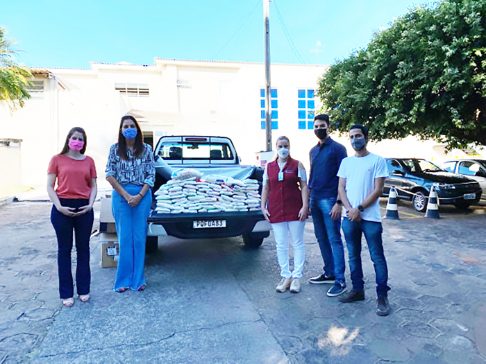 Atlética do curso de Direito da Universidade Brasil faz doação para a Santa Casa de Fernandópolis