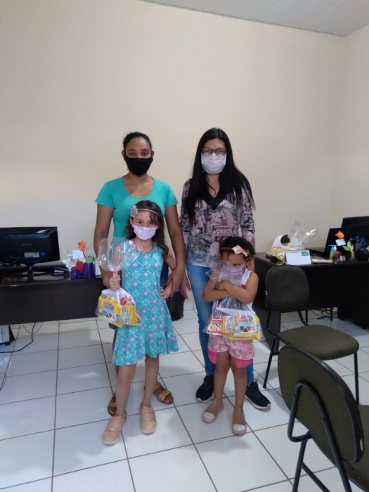 CRAS de Marinópolis entrega kits educativos para crianças integrantes do Serviço de Convivência e Fortalecimento de Vínculos