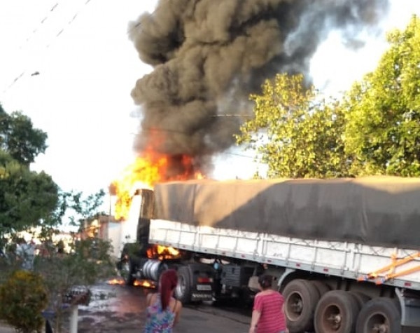 Dono de caminhão incendiado em Jales estava indo emplacar o veículo recém-comprado; família cria 'vaquinha'