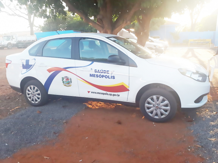 Carro para uso da saúde, resultado da emenda do deputado estadual Paulo Correia, a pedido dos vereadores Denilson Bortolozo e Luizinho. Na foto, o vice-prefeito Celso Garcia, o prefeito Leandro Polarini, vereadores Denilson e Luizinho