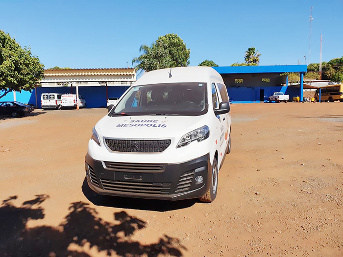 A nova van facilitará o transporte de pacientes da saúde do município