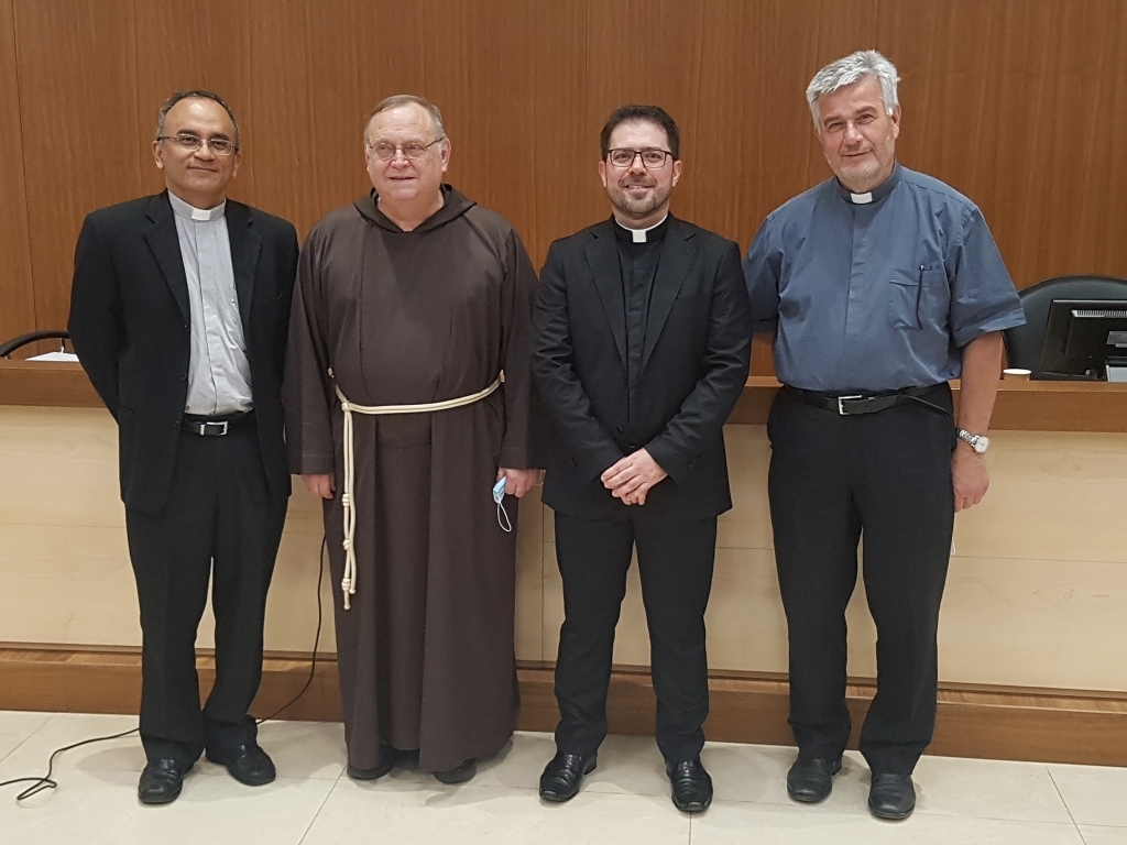 Padre Edvagner defende sua tese de doutorado em Roma
