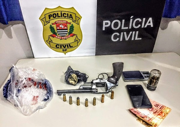 Quatro pessoas são presas em ação contra o tráfico de drogas e homicídios na região