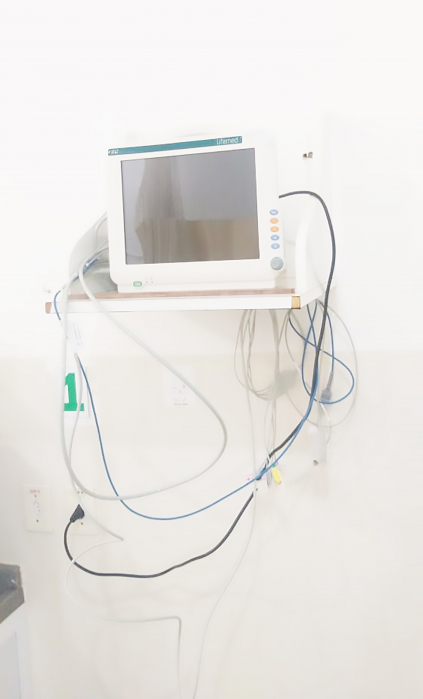 A Unidade adquiriu três novos monitores; um deles já está em operando no SAMU para o acompanhamento dos sinais vitais que indicam a condição hemodinâmica dos pacientes no ato do transporte