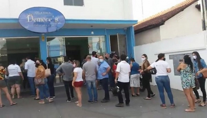 Energia de sorveteria é religada após moradores fazerem 'corrente do bem'