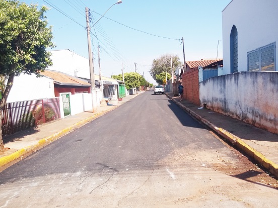 A Rua Adalberto Brandão foi uma das contempladas com a recuperação da malha asfáltica