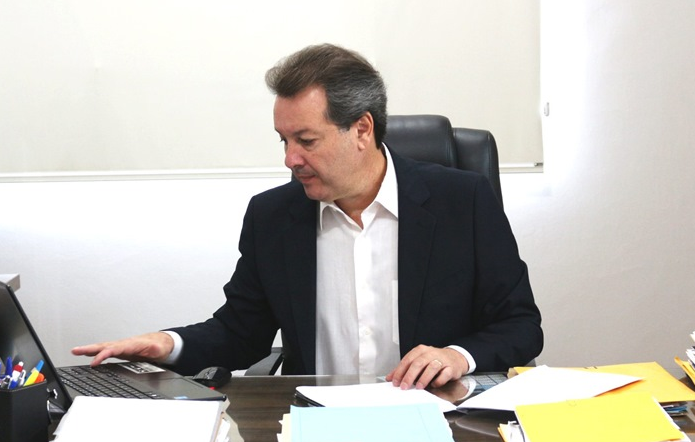 Flá veta projeto aprovado por vereadores que aumenta salários de prefeito, vice e secretários