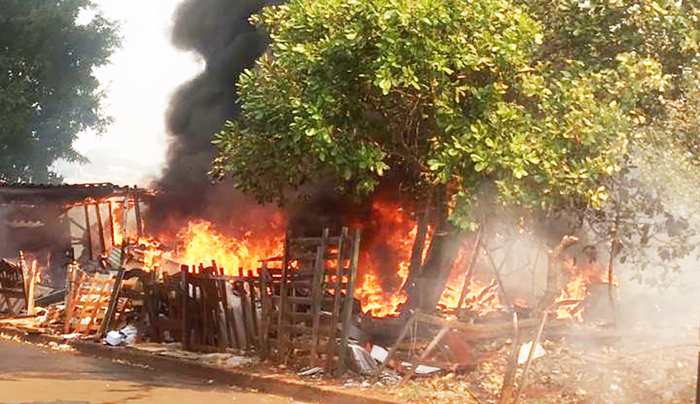 O fogo causou grande destruição por onde passou
