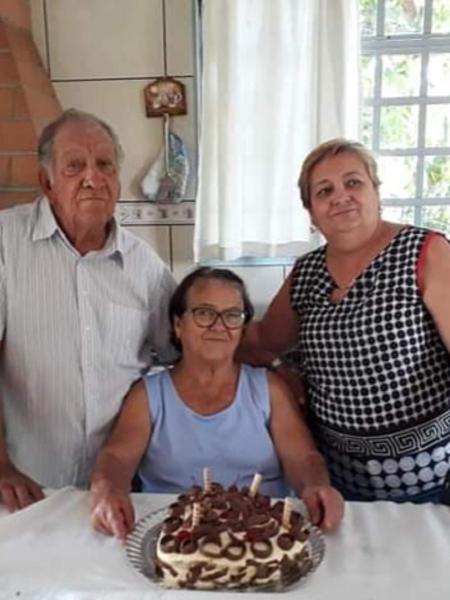 Professora perdeu mãe, pai e irmã para a Covid: 'Vi minha família acabar'