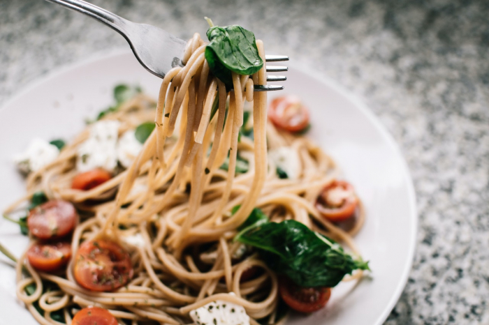 Quais os cuidados com a alimentação em casa?