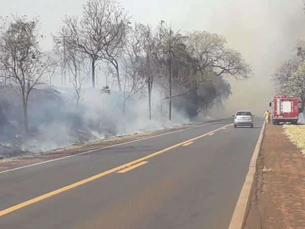 Queimadas à beira de rodovias da região aumentam riscos de acidentes