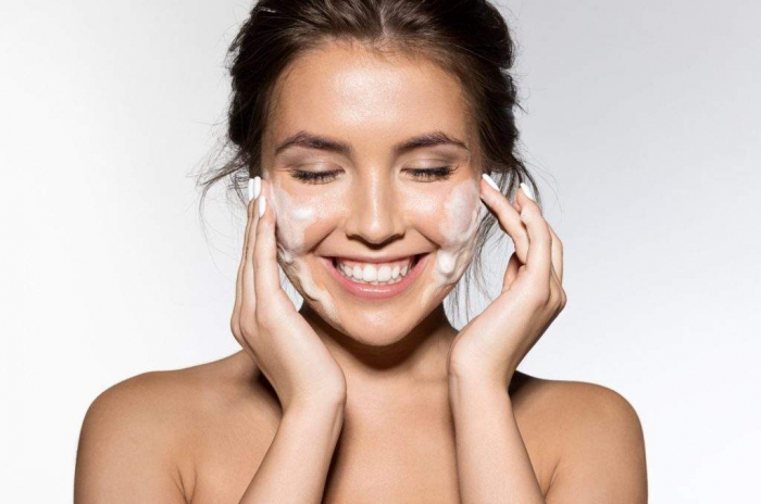 Achismo de que dermatologia é voltada apenas para estética dificulta acesso e diagnóstico precoce de doenças graves como o câncer de pele, alerta dermatologista