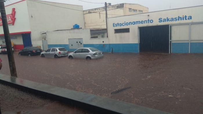 Forte chuva causa problemas em diversos pontos em Jales