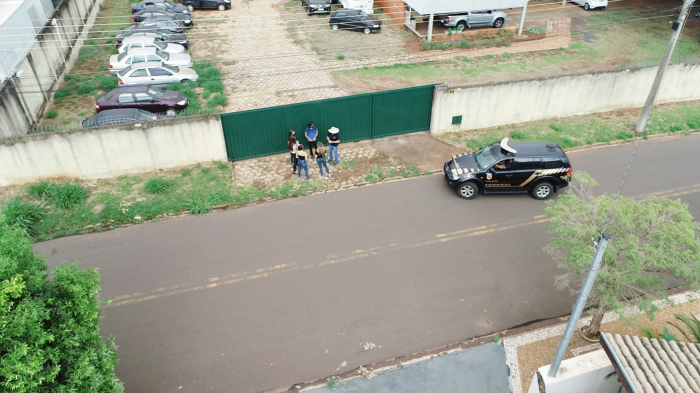 Simulação de abordagem ao flagrar movimentação suspeita