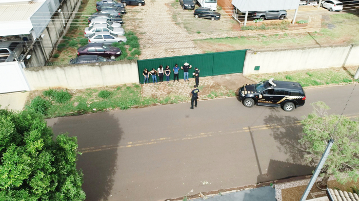Simulação de abordagem ao flagrar movimentação suspeita