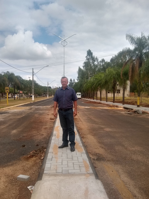 O prefeito Elvis Carlos de Souza acompanhou o andamento da obra